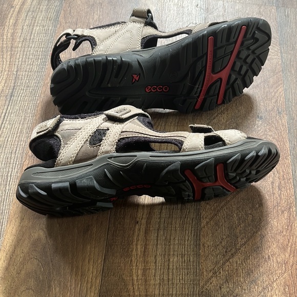 Women's Ecco Yucatan size 40 walking sandal - Picture 3 of 6